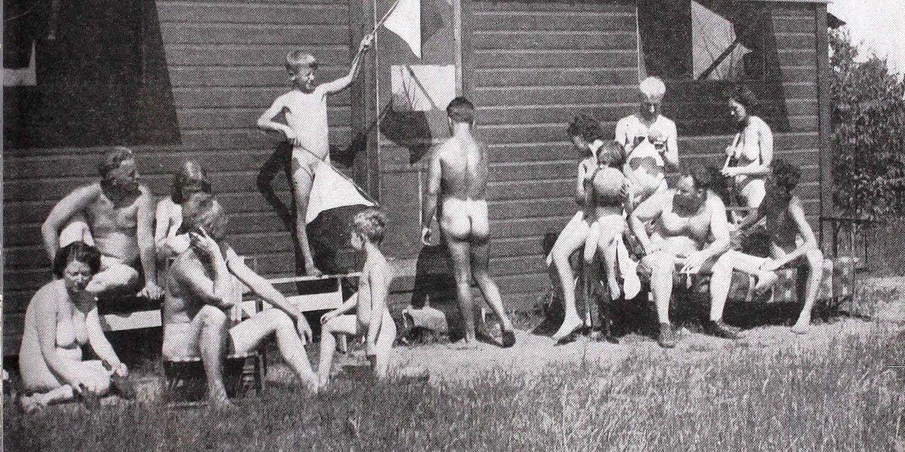 How to talk about kids in naturism